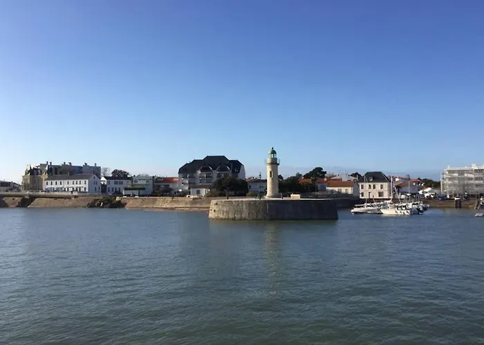 Charmante Maison Idealement Situee * Сен-Жиль-Круа-де-Ви